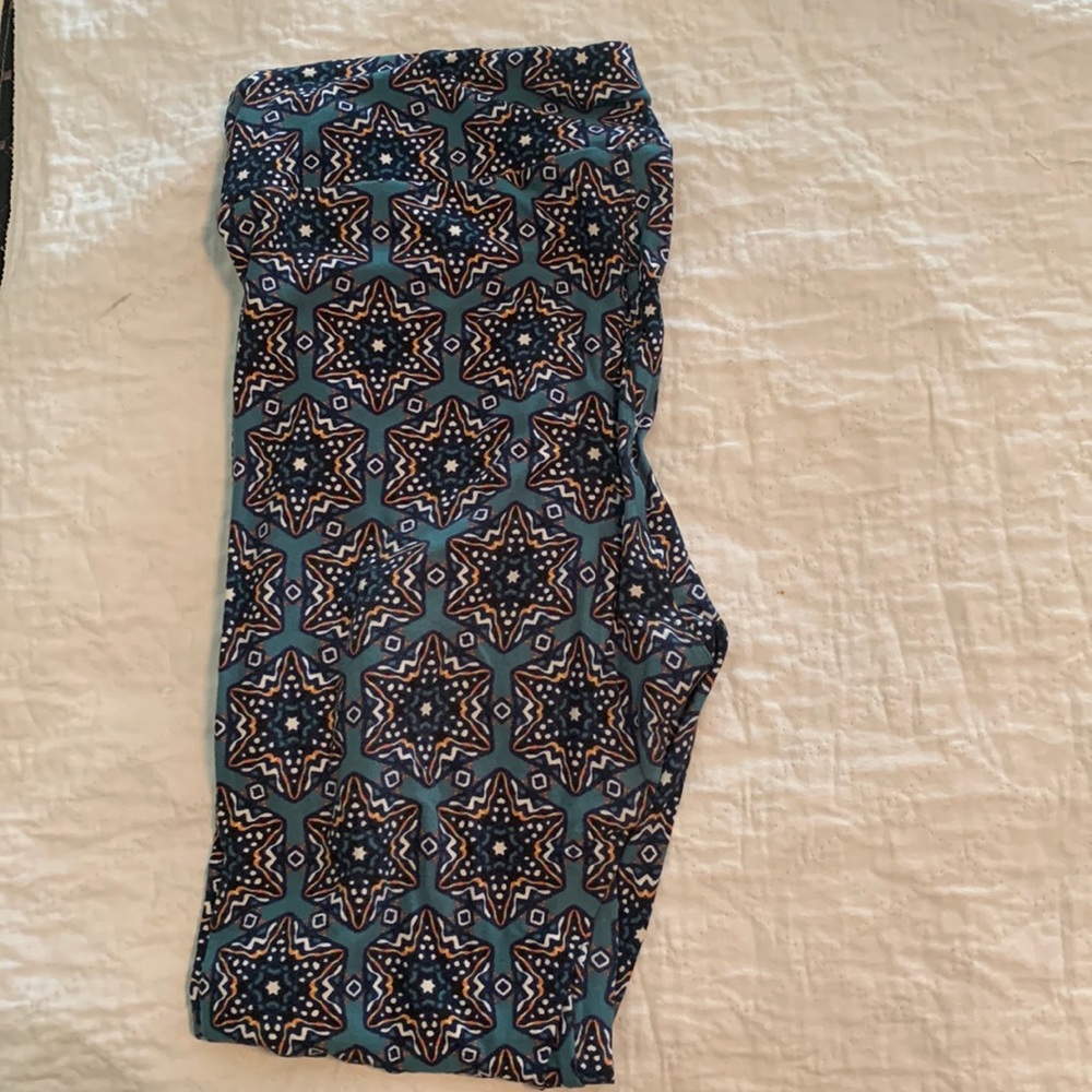 LuLaRoe leggings tall and curvy size. Like new